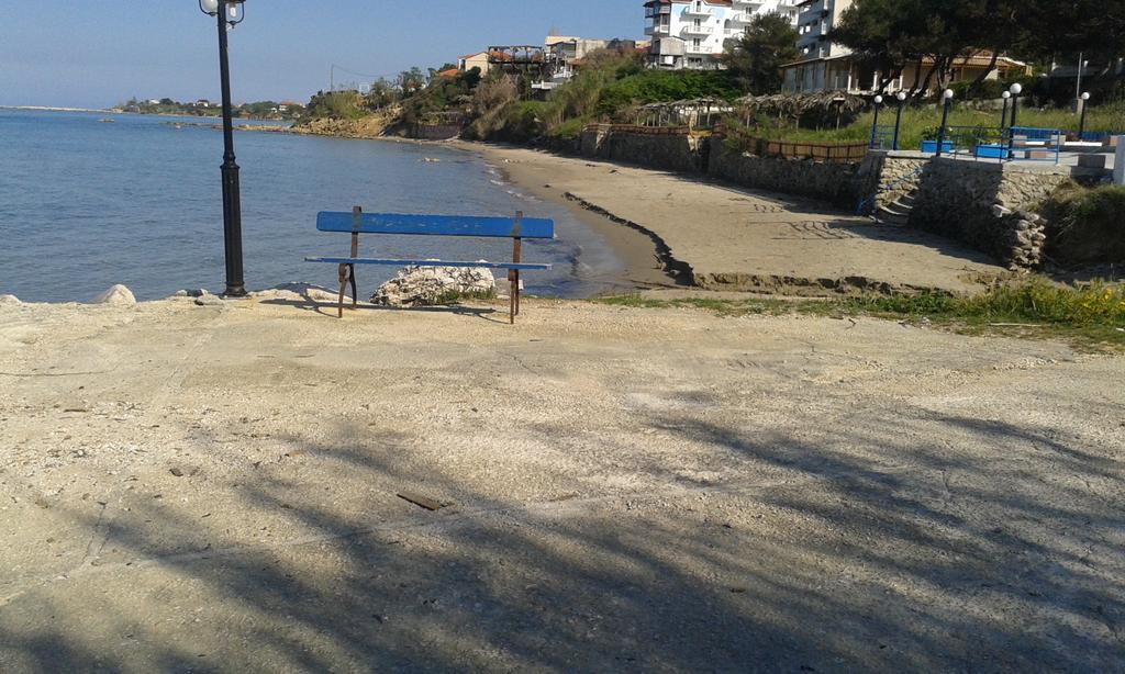 Billy's Amoudi